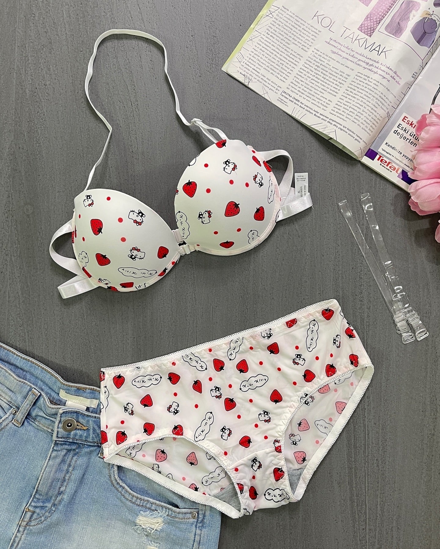 Pretty Wear High Quality Front Open 4 In 1 Push-up Hello Kitty Print Adjustable Straps Bra Panty