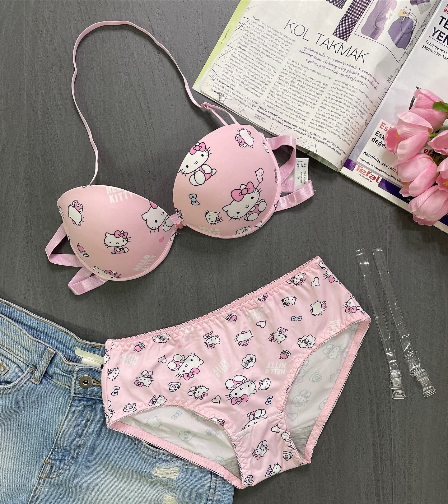 Pretty Wear High Quality Front Open 4 In 1 Push-up Hello Kitty Print Adjustable Straps Bra Panty